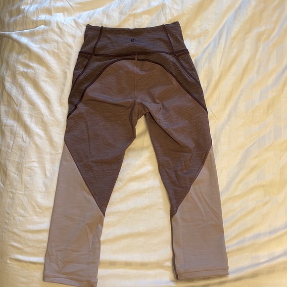 Lulu Lemon size 4 cropped leggings - Picture 2 of 3